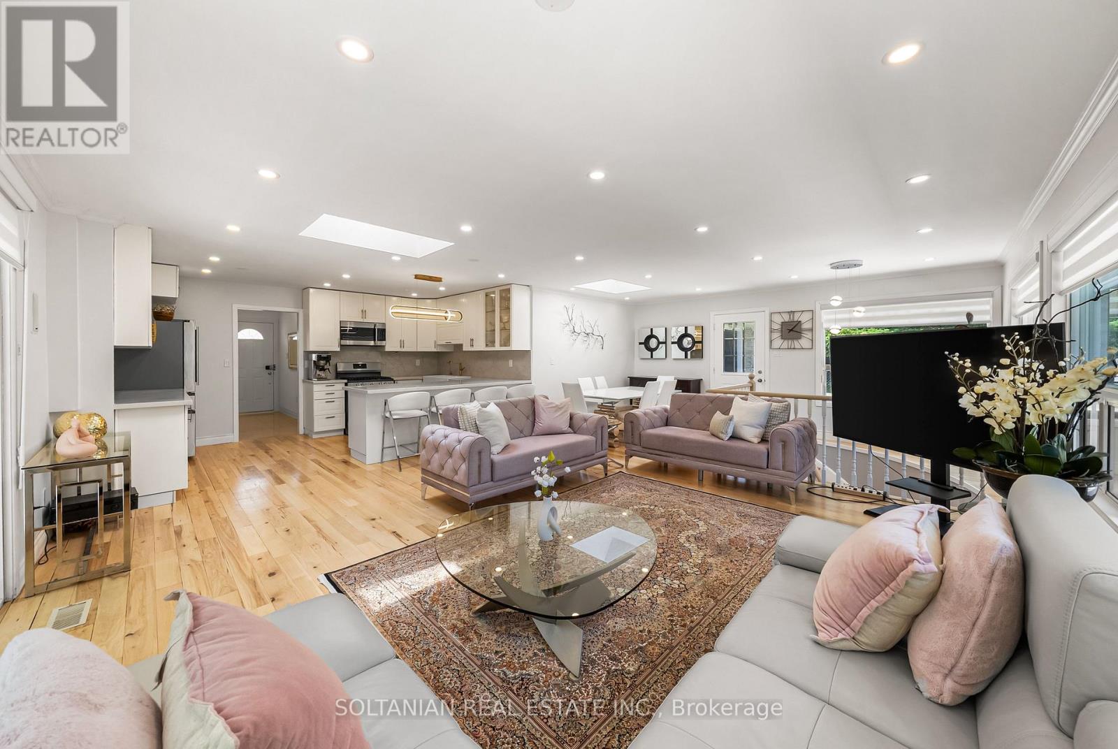 Photo 1 of 66 Lakeland Crescent, Richmond Hill ON