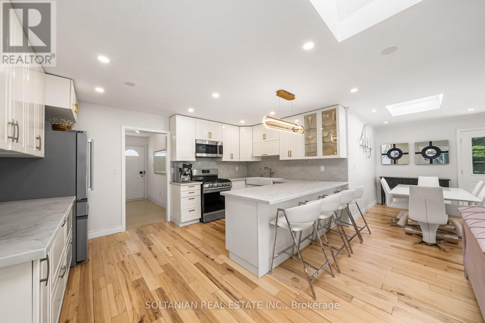 Photo 11 of 66 Lakeland Crescent, Richmond Hill ON