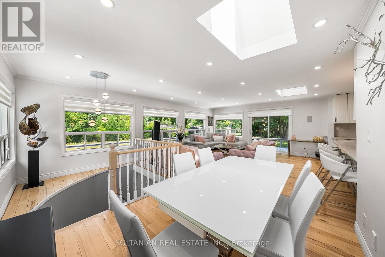Photo 13 of 66 Lakeland Crescent, Richmond Hill ON