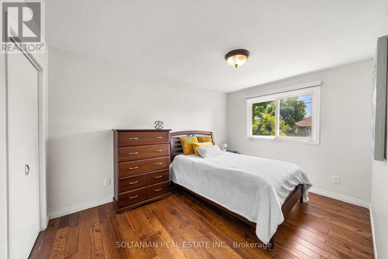 Photo 21 of 66 Lakeland Crescent, Richmond Hill ON