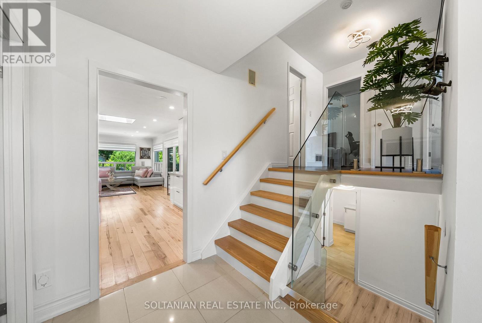 Photo 24 of 66 Lakeland Crescent, Richmond Hill ON