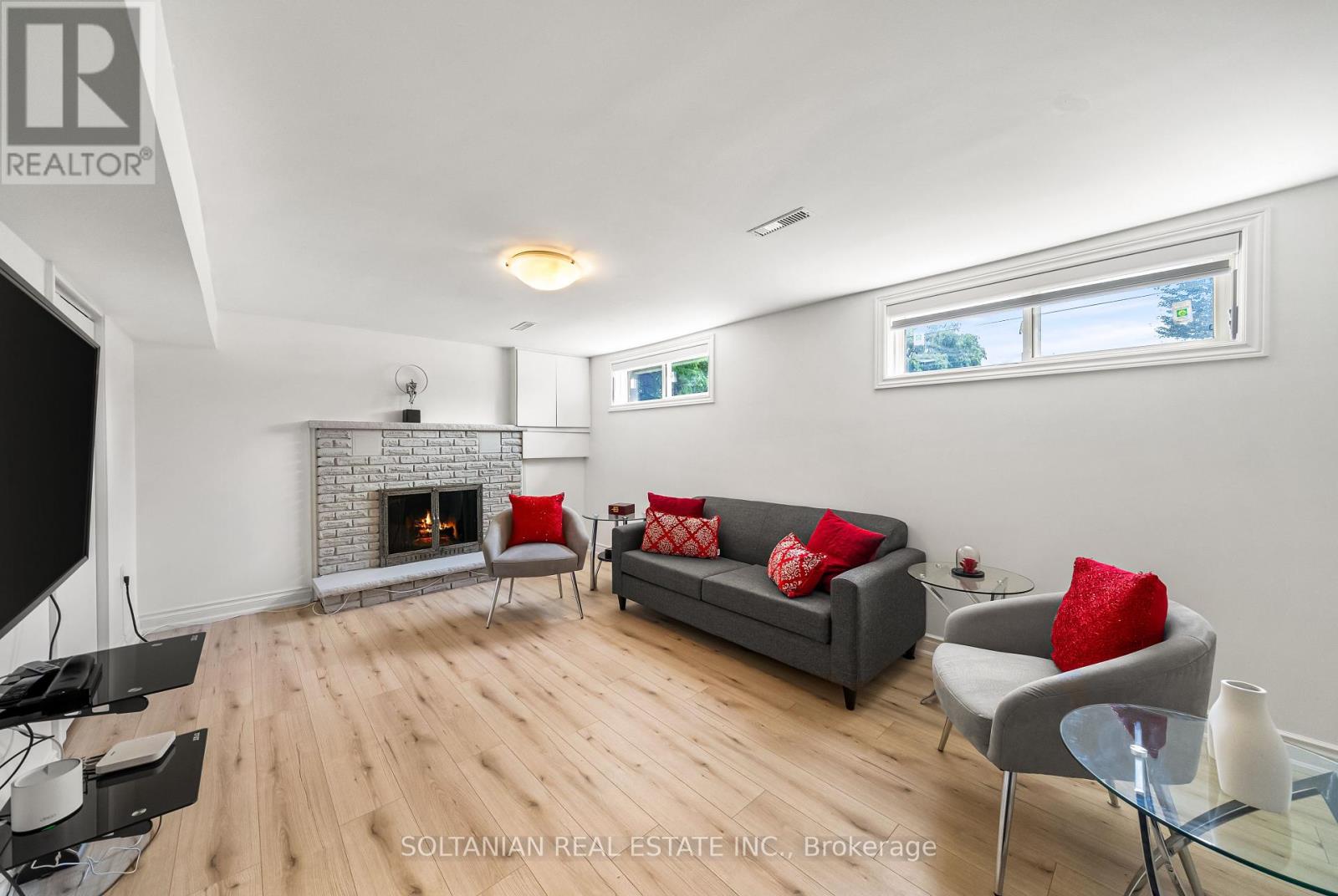 Photo 26 of 66 Lakeland Crescent, Richmond Hill ON