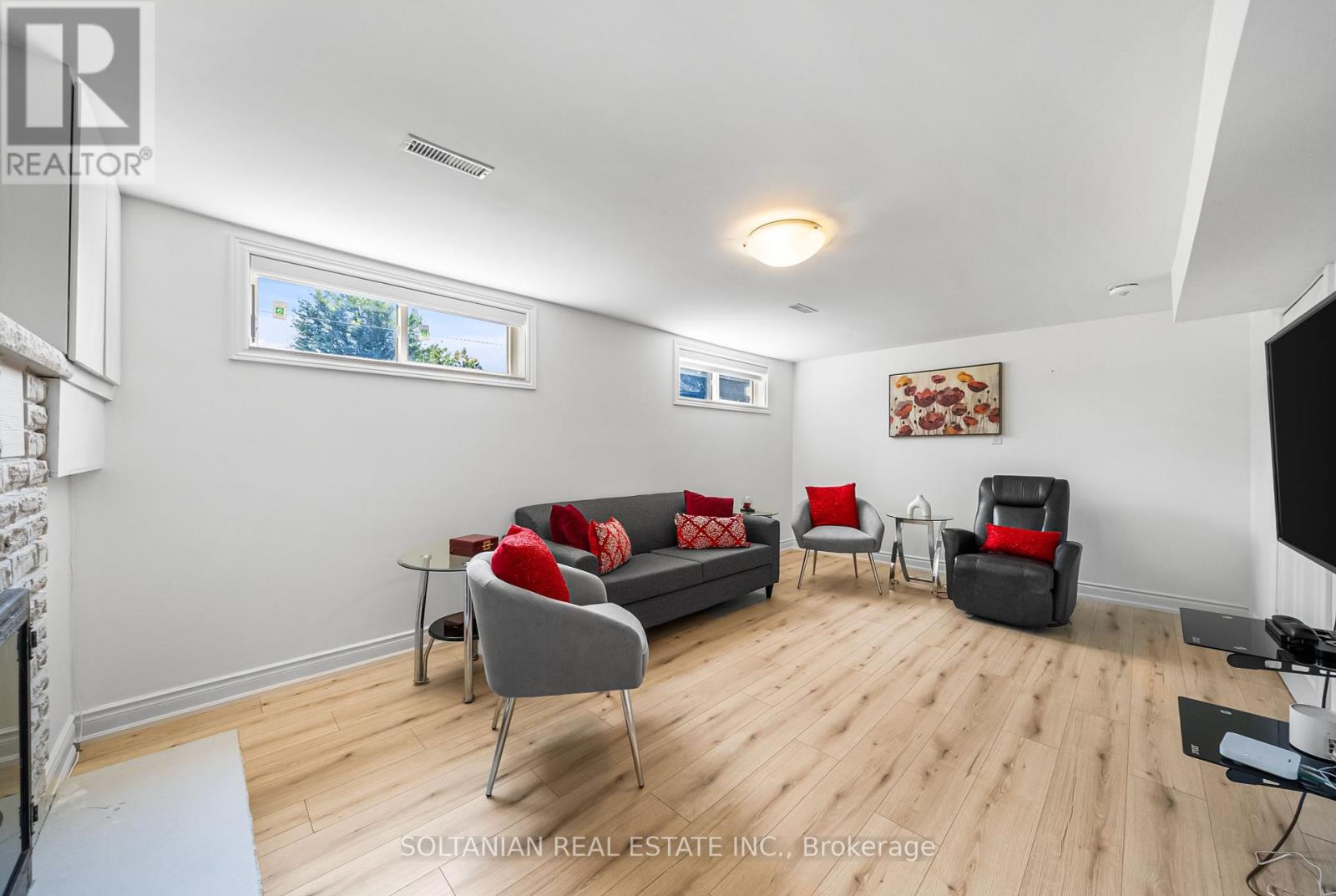 Photo 28 of 66 Lakeland Crescent, Richmond Hill ON