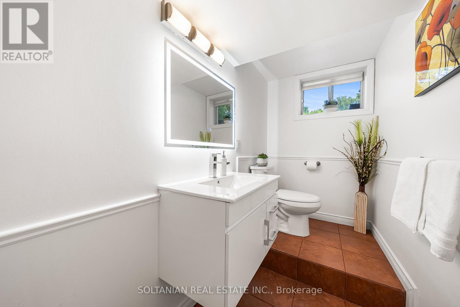 Photo 29 of 66 Lakeland Crescent, Richmond Hill ON