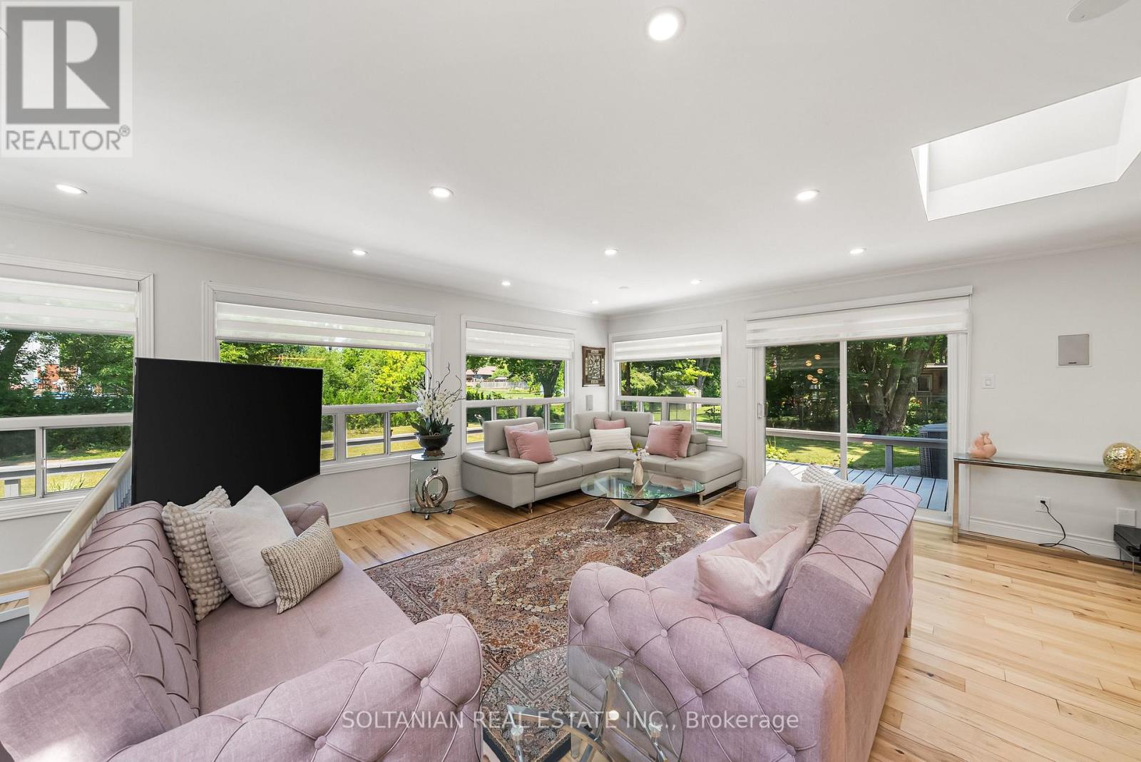 Photo 3 of 66 Lakeland Crescent, Richmond Hill ON