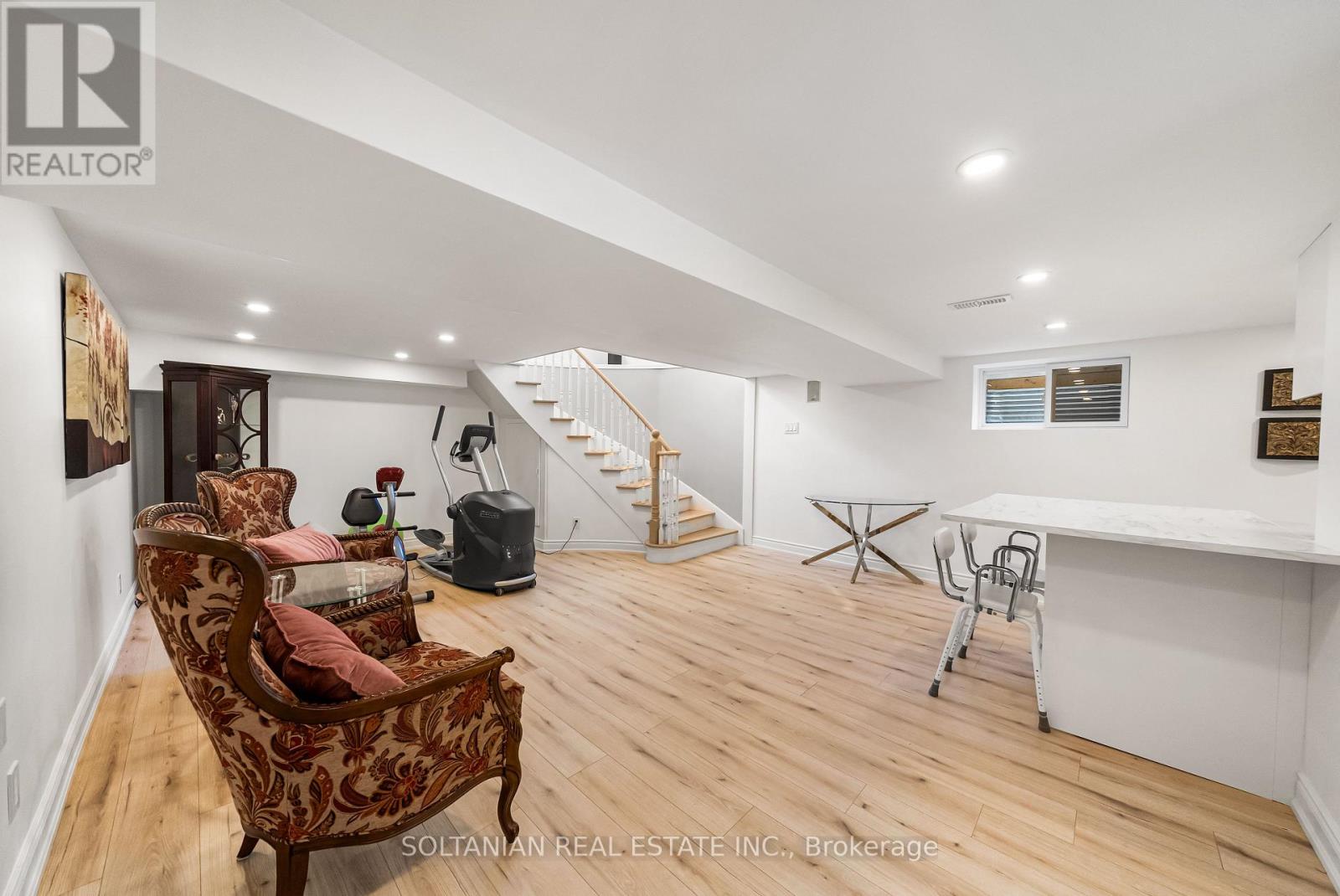 Photo 30 of 66 Lakeland Crescent, Richmond Hill ON