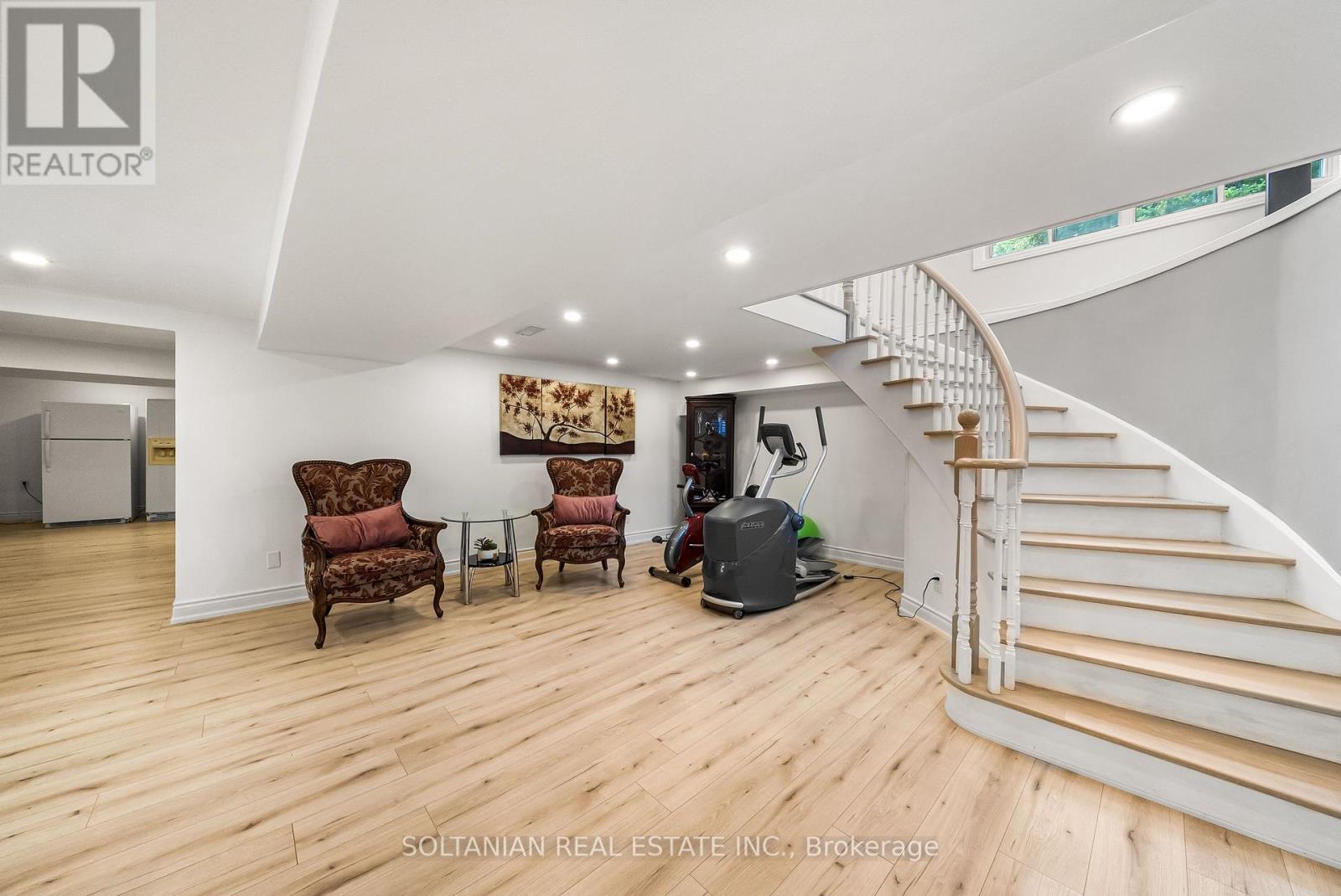 Photo 31 of 66 Lakeland Crescent, Richmond Hill ON