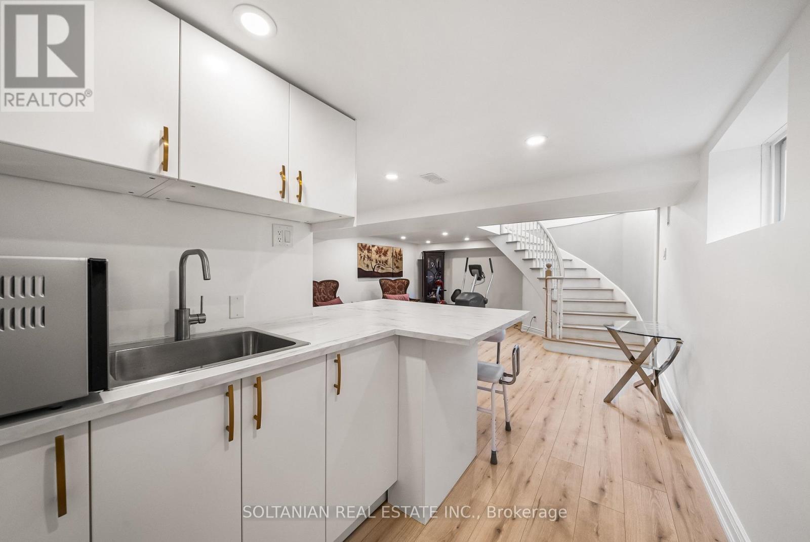 Photo 33 of 66 Lakeland Crescent, Richmond Hill ON