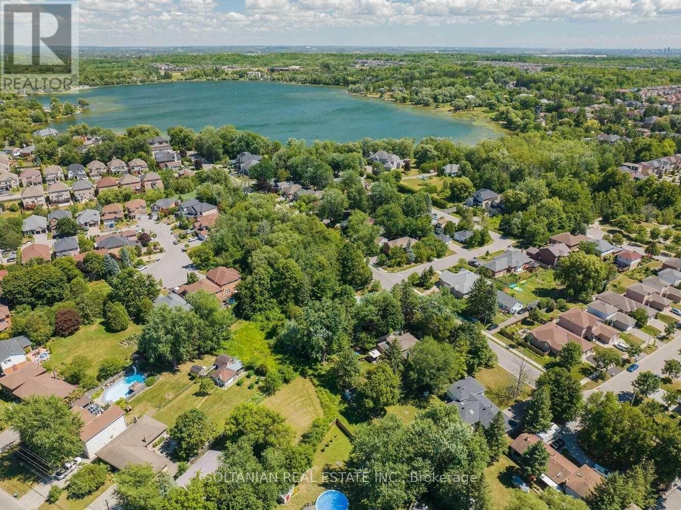Photo 40 of 66 Lakeland Crescent, Richmond Hill ON