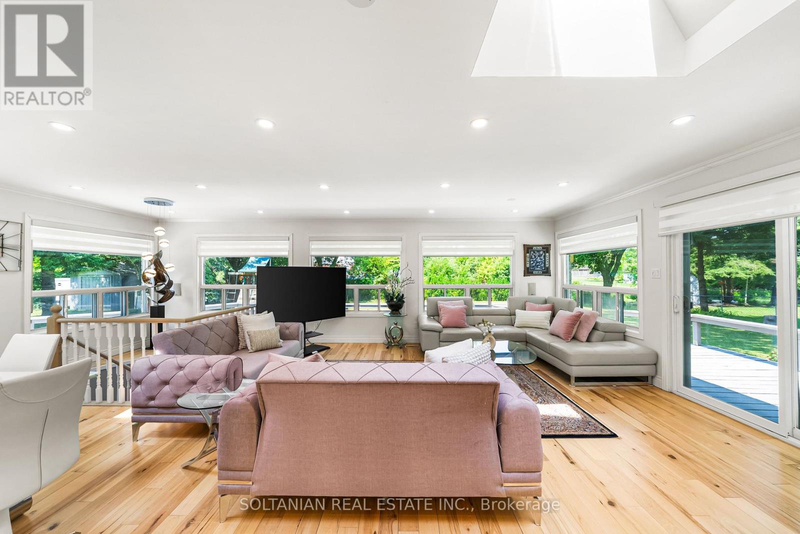 Photo 6 of 66 Lakeland Crescent, Richmond Hill ON