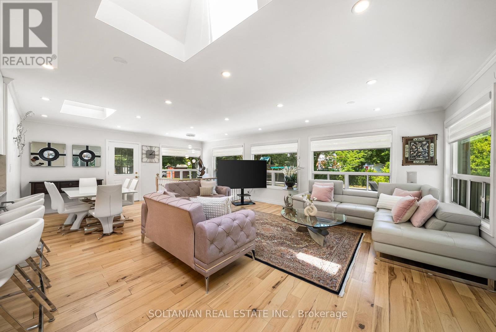 Photo 7 of 66 Lakeland Crescent, Richmond Hill ON