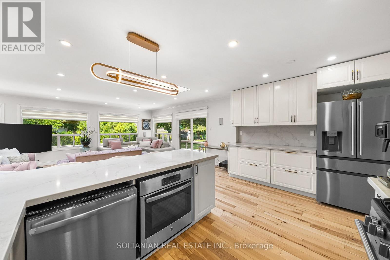Photo 9 of 66 Lakeland Crescent, Richmond Hill ON