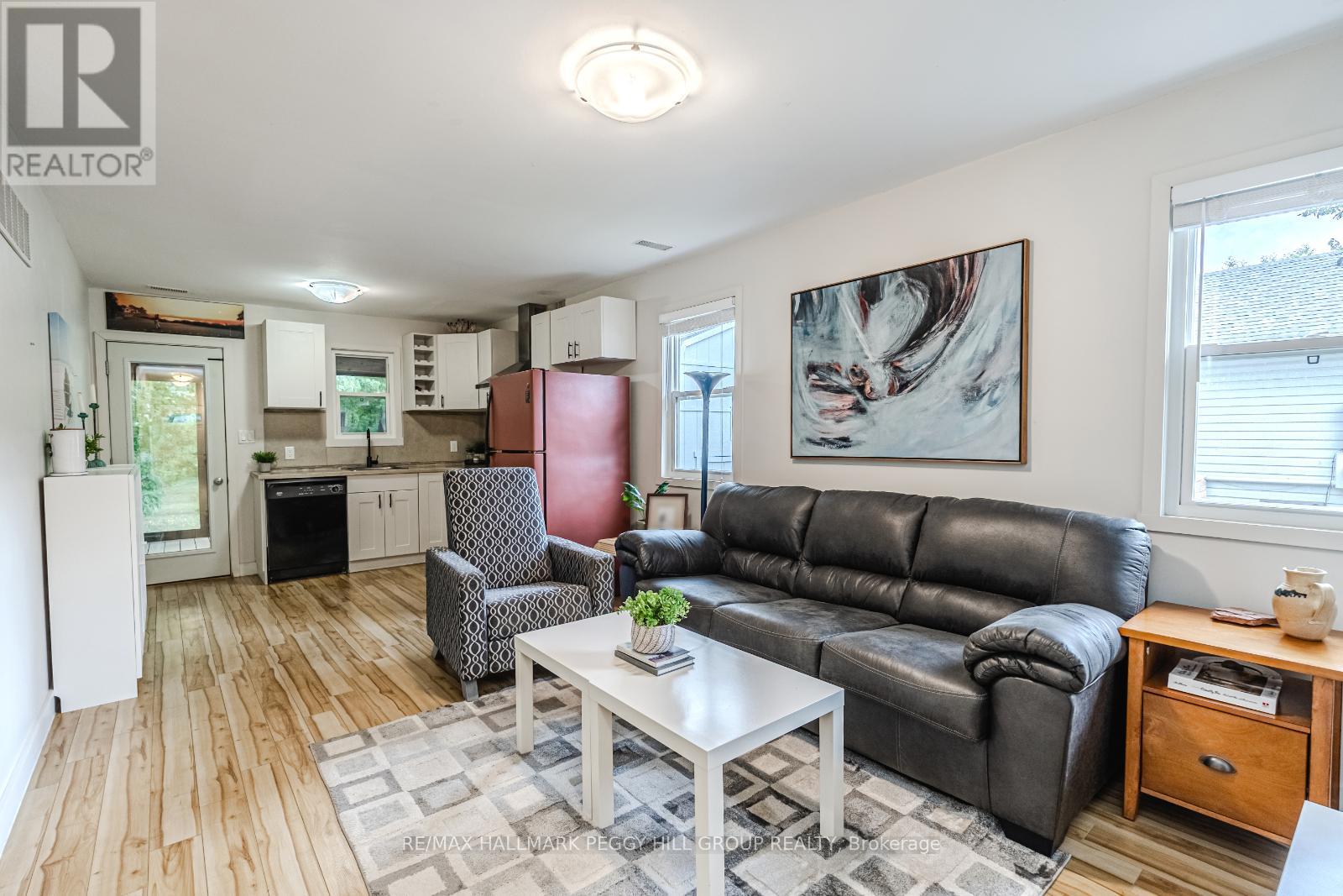 Photo 3 of 703 Chestnut Street, Innisfil ON