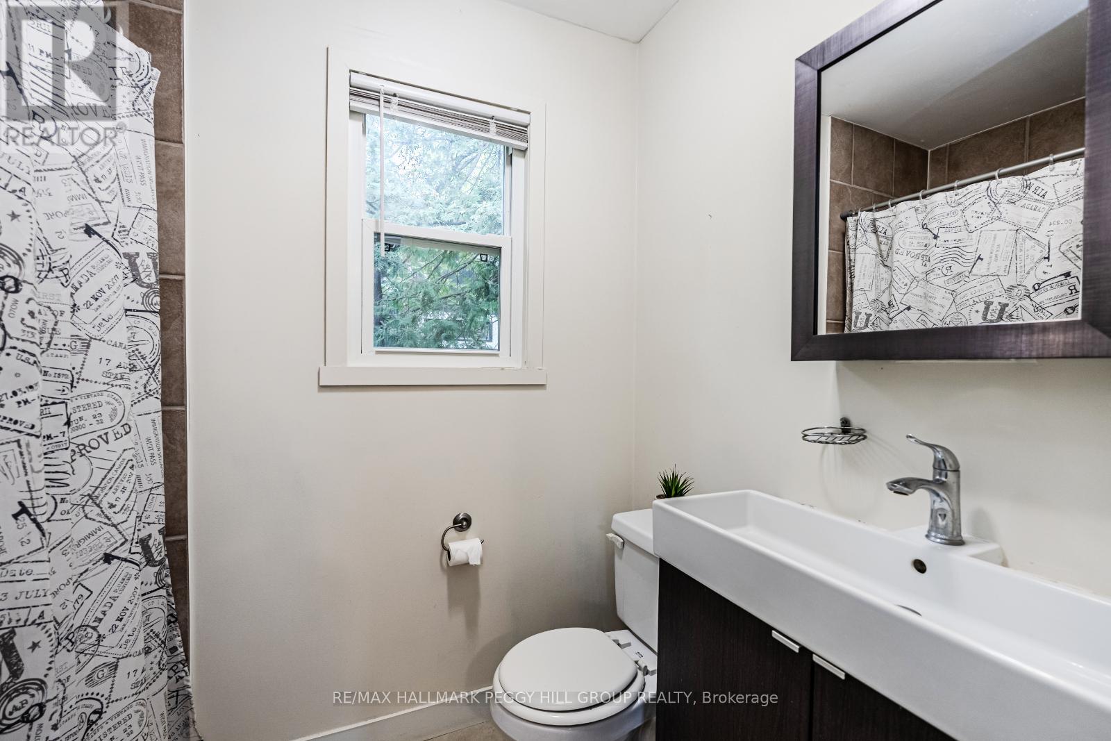 Photo 7 of 703 Chestnut Street, Innisfil ON