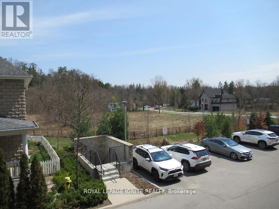 Photo 11 of 13 196 Pine Grove Road, Vaughan ON