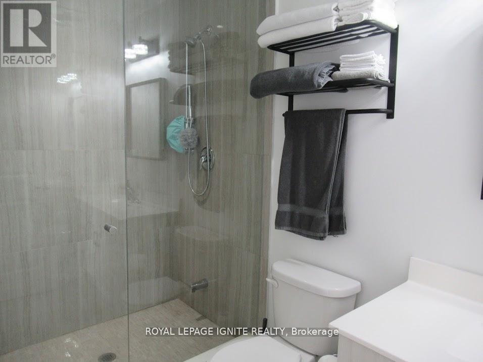 Photo 8 of 13 196 Pine Grove Road, Vaughan ON