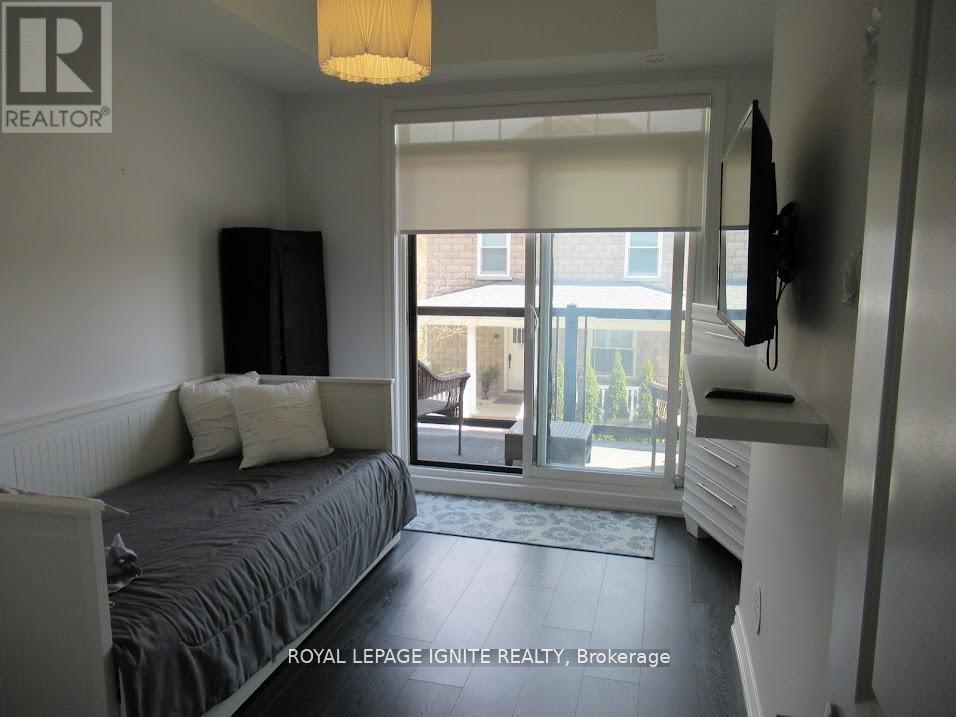 Photo 9 of 13 196 Pine Grove Road, Vaughan ON