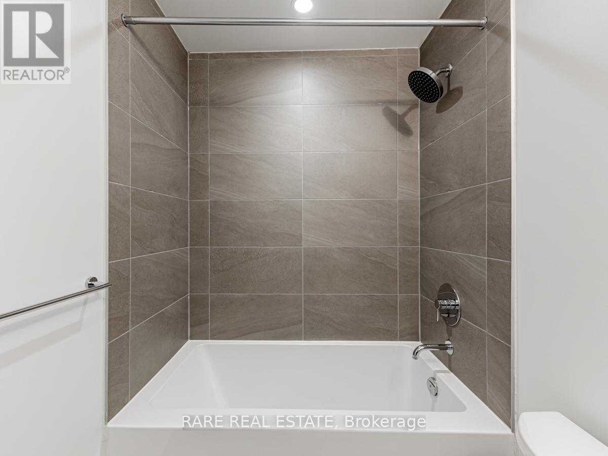 Photo 13 of 5110 950 Portage Parkway, Vaughan ON