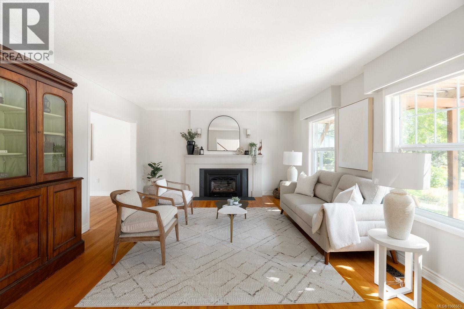 Single Family House for Sale in  Richmond Ave Victoria 