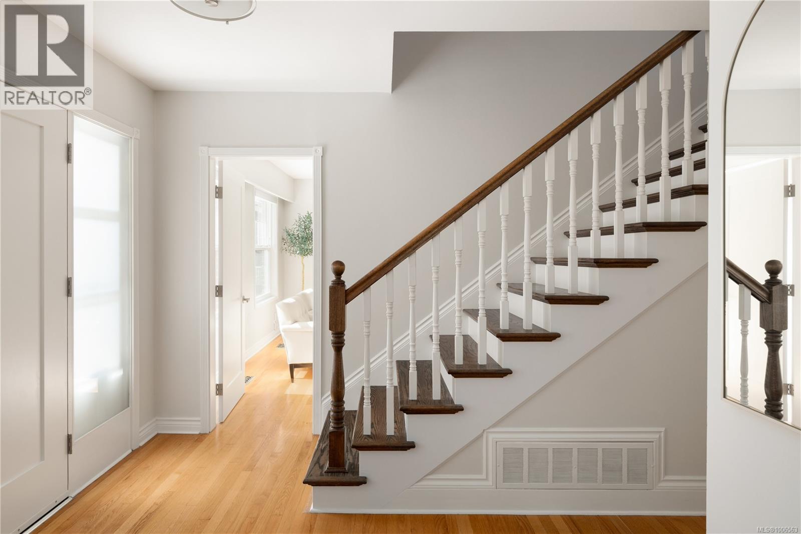 Single Family House for Sale in  Richmond Ave Victoria 