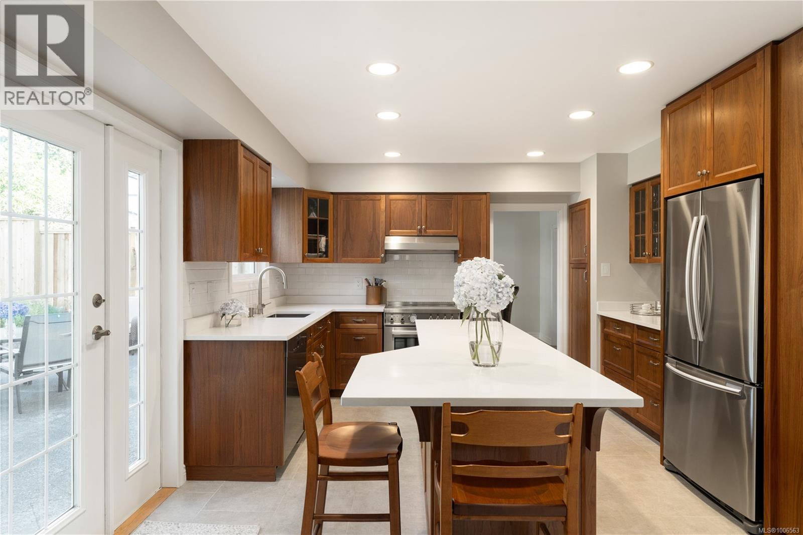 Single Family House for Sale in  Richmond Ave Victoria 