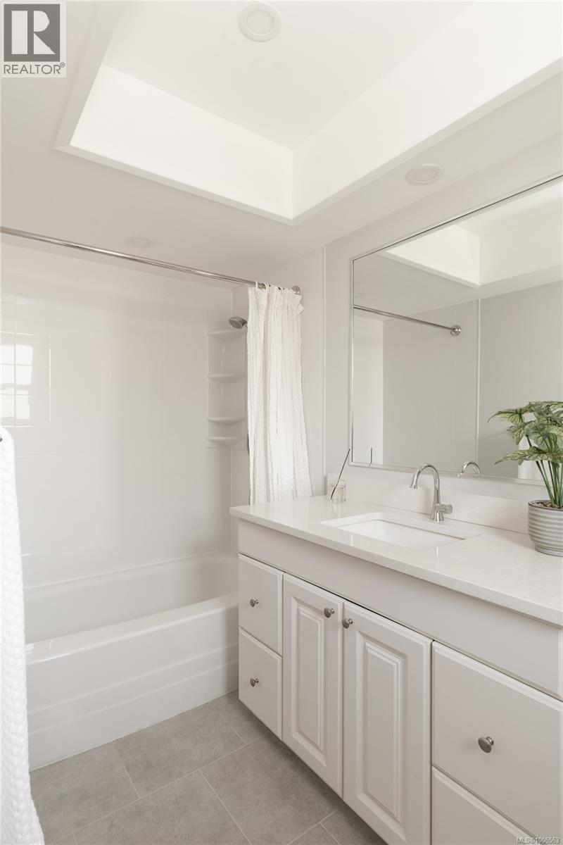 Single Family House for Sale in  Richmond Ave Victoria 