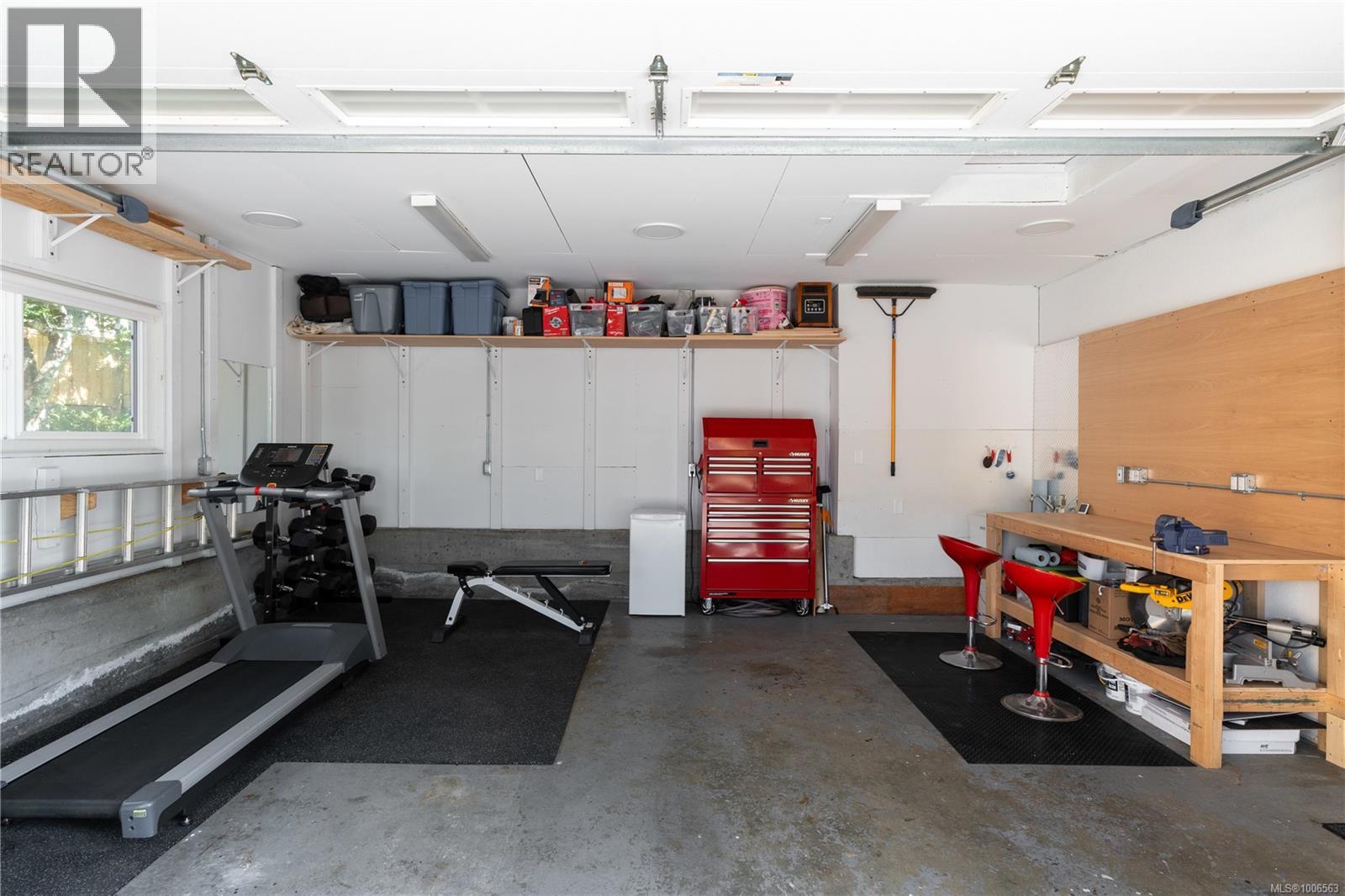Single Family House for Sale in  Richmond Ave Victoria 