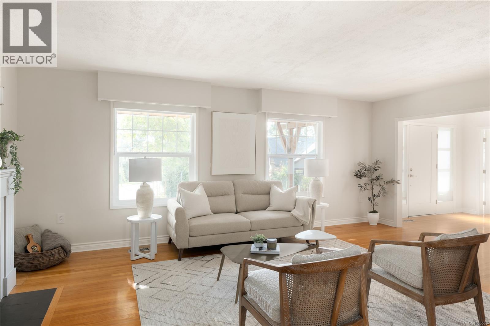 Single Family House for Sale in  Richmond Ave Victoria 