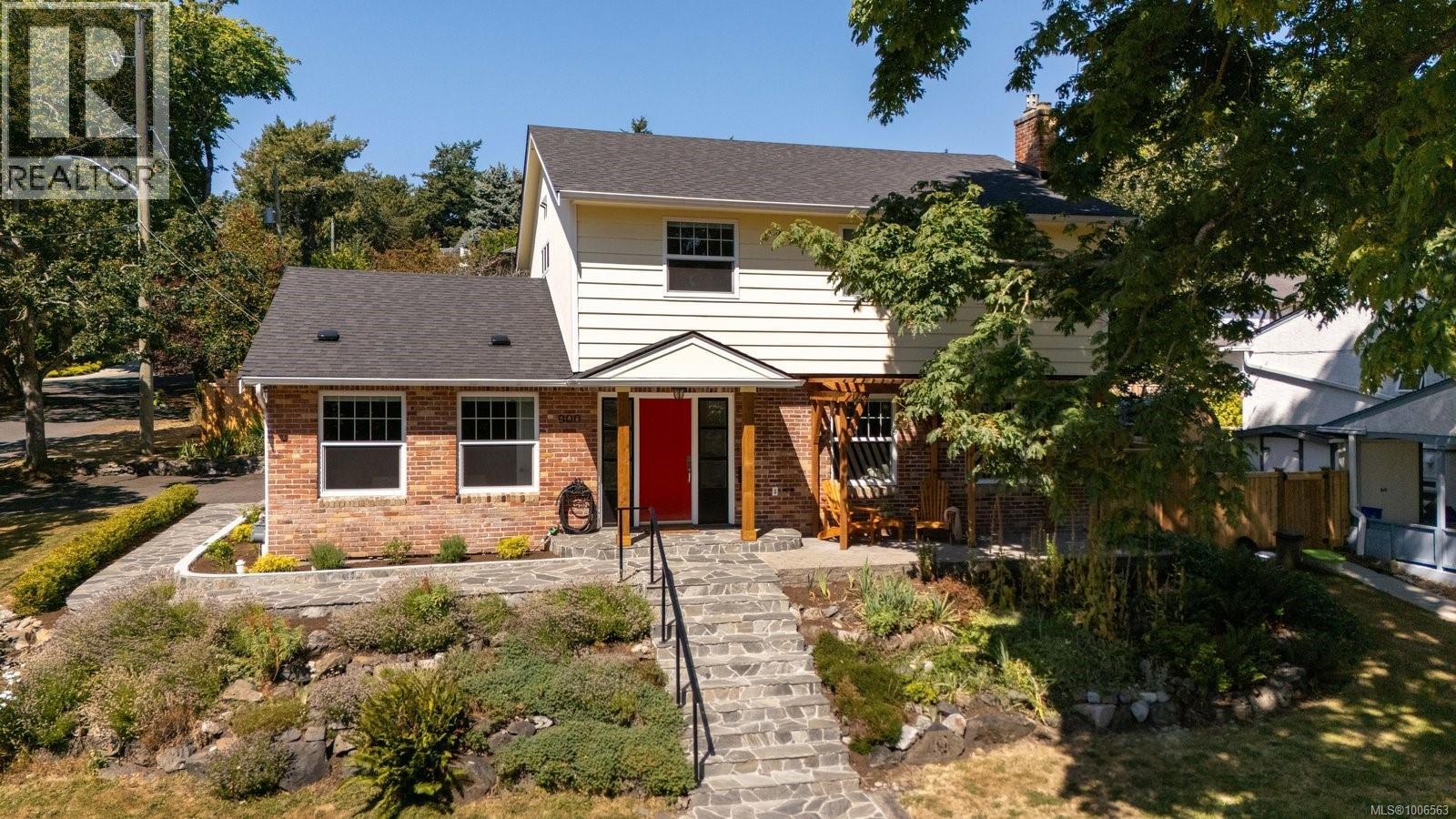 Single Family House for Sale in  Richmond Ave Victoria 