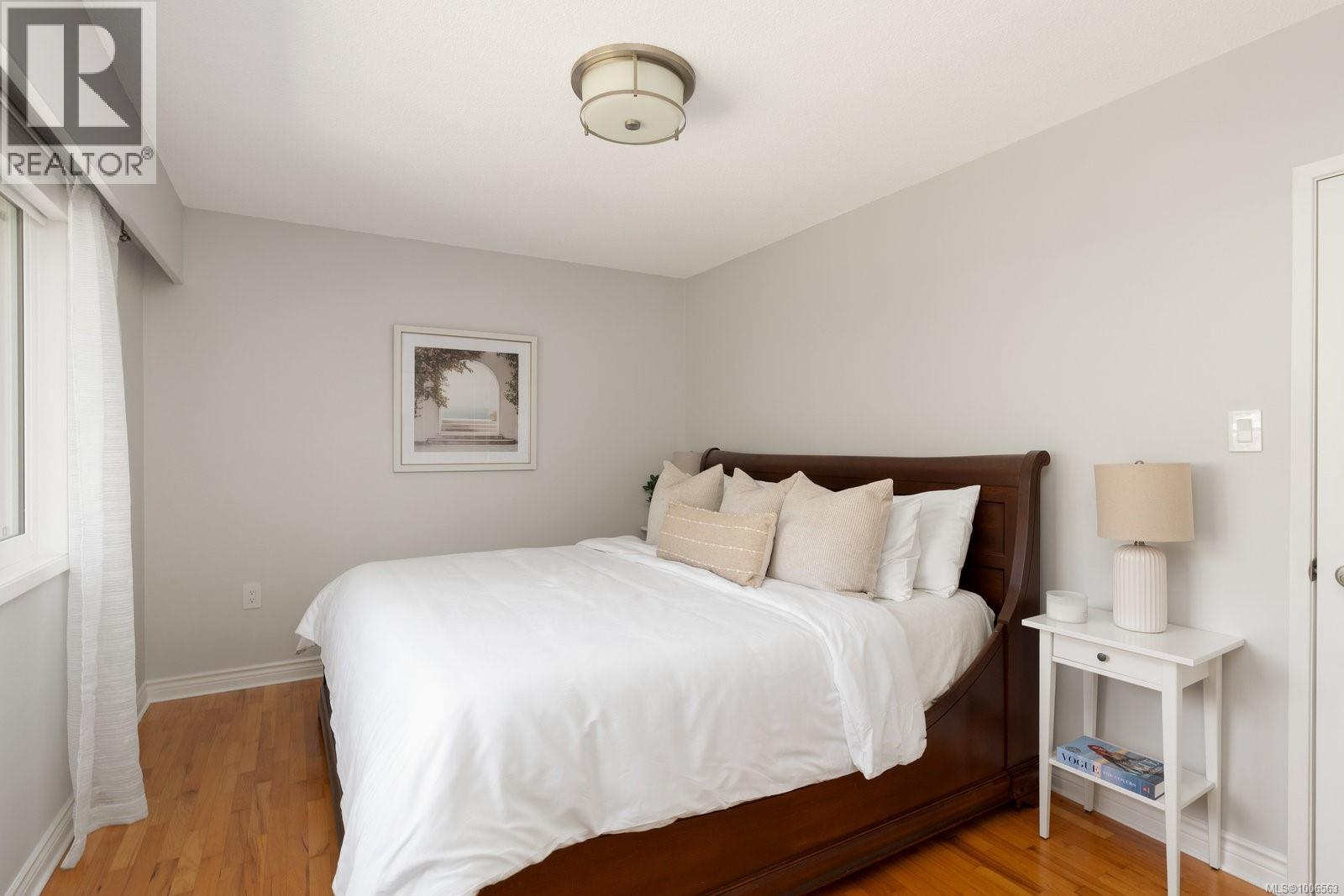 Single Family House for Sale in  Richmond Ave Victoria 