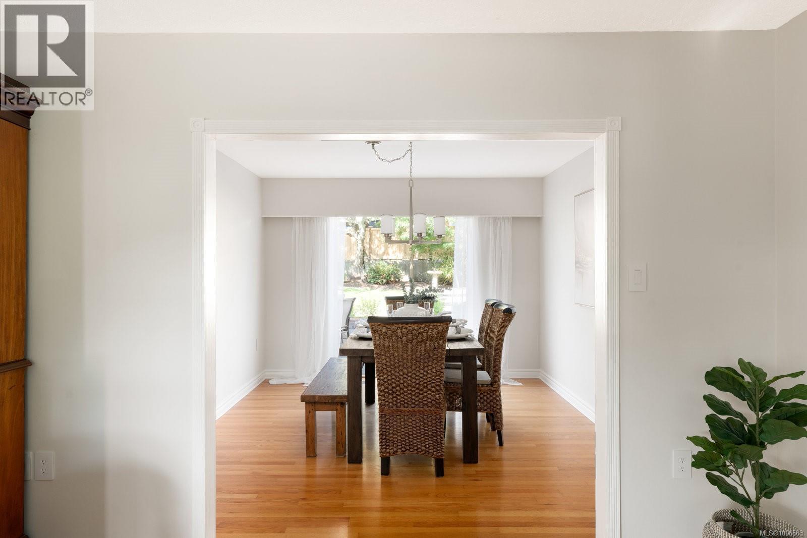 Single Family House for Sale in  Richmond Ave Victoria 