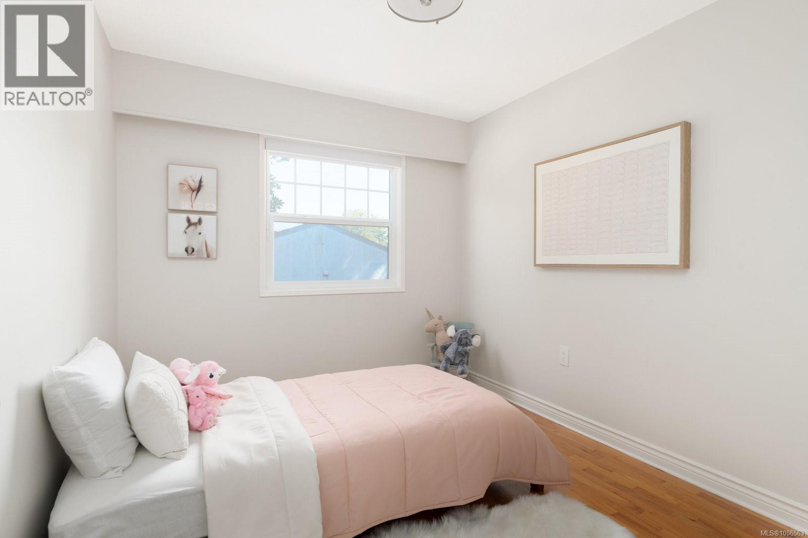 Single Family House for Sale in  Richmond Ave Victoria 
