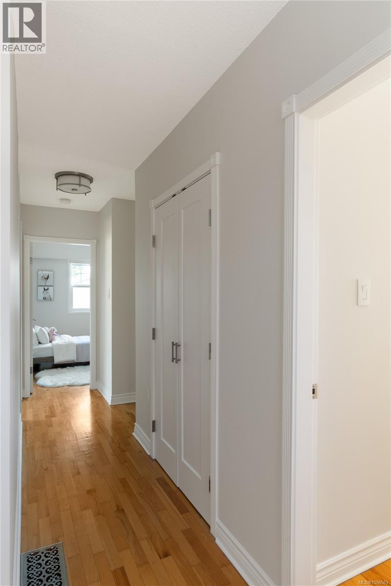 Single Family House for Sale in  Richmond Ave Victoria 