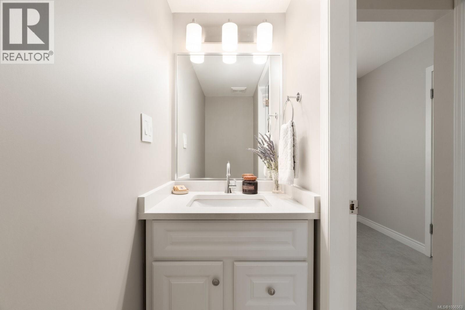 Single Family House for Sale in  Richmond Ave Victoria 