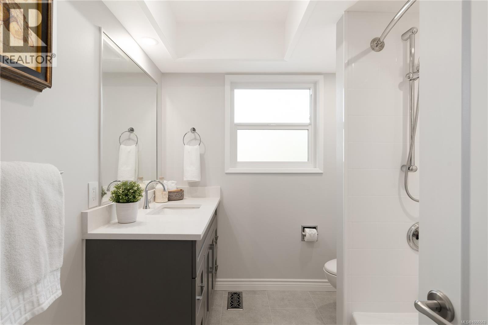 Single Family House for Sale in  Richmond Ave Victoria 