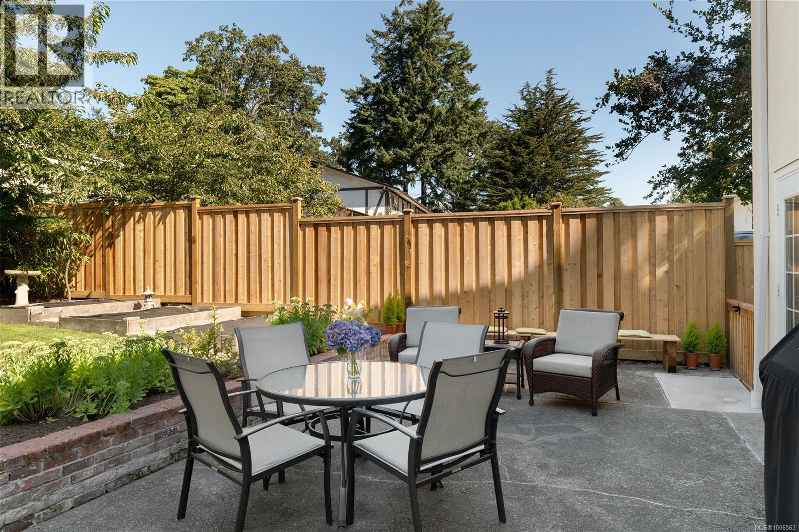 Single Family House for Sale in  Richmond Ave Victoria 