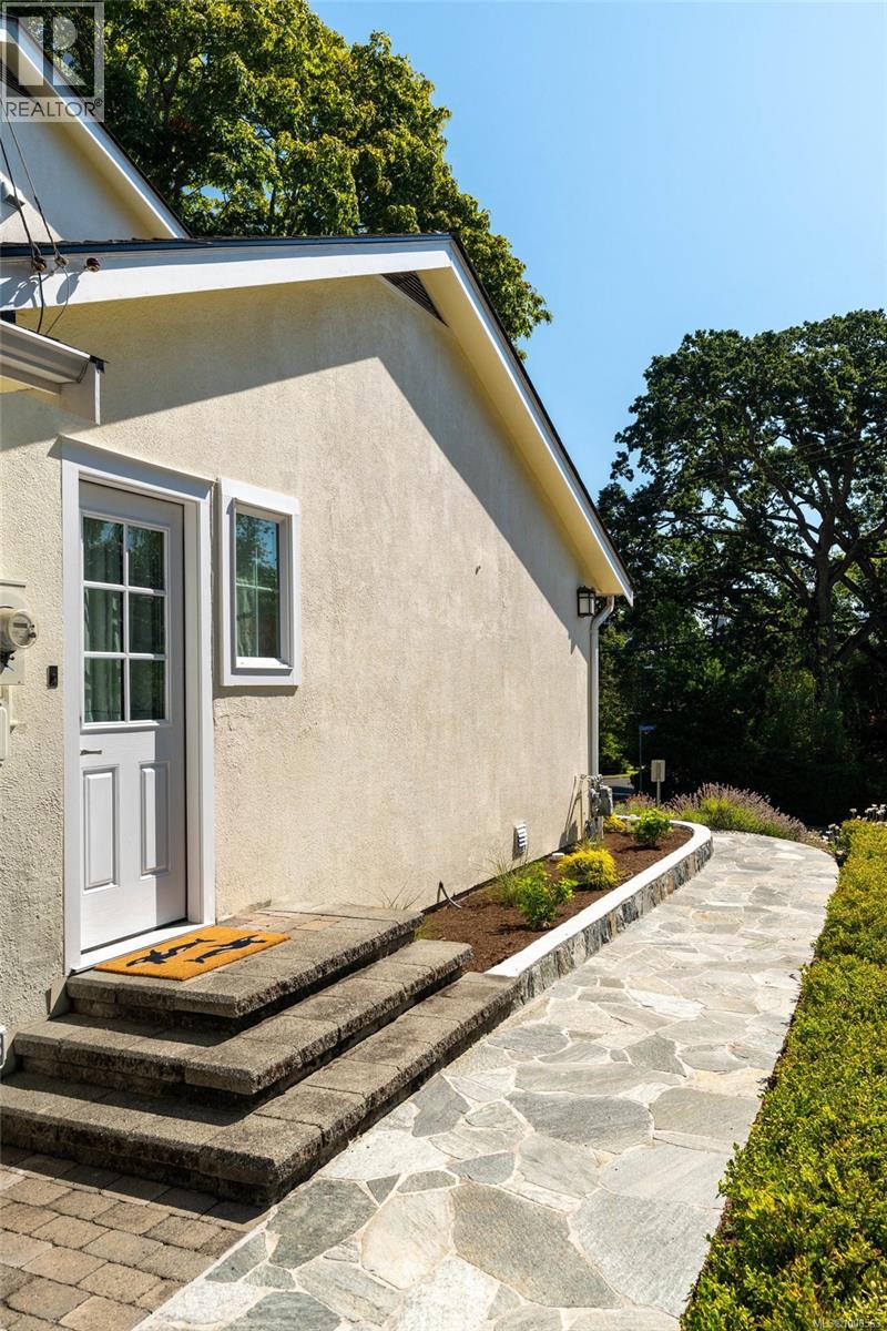 Single Family House for Sale in  Richmond Ave Victoria 