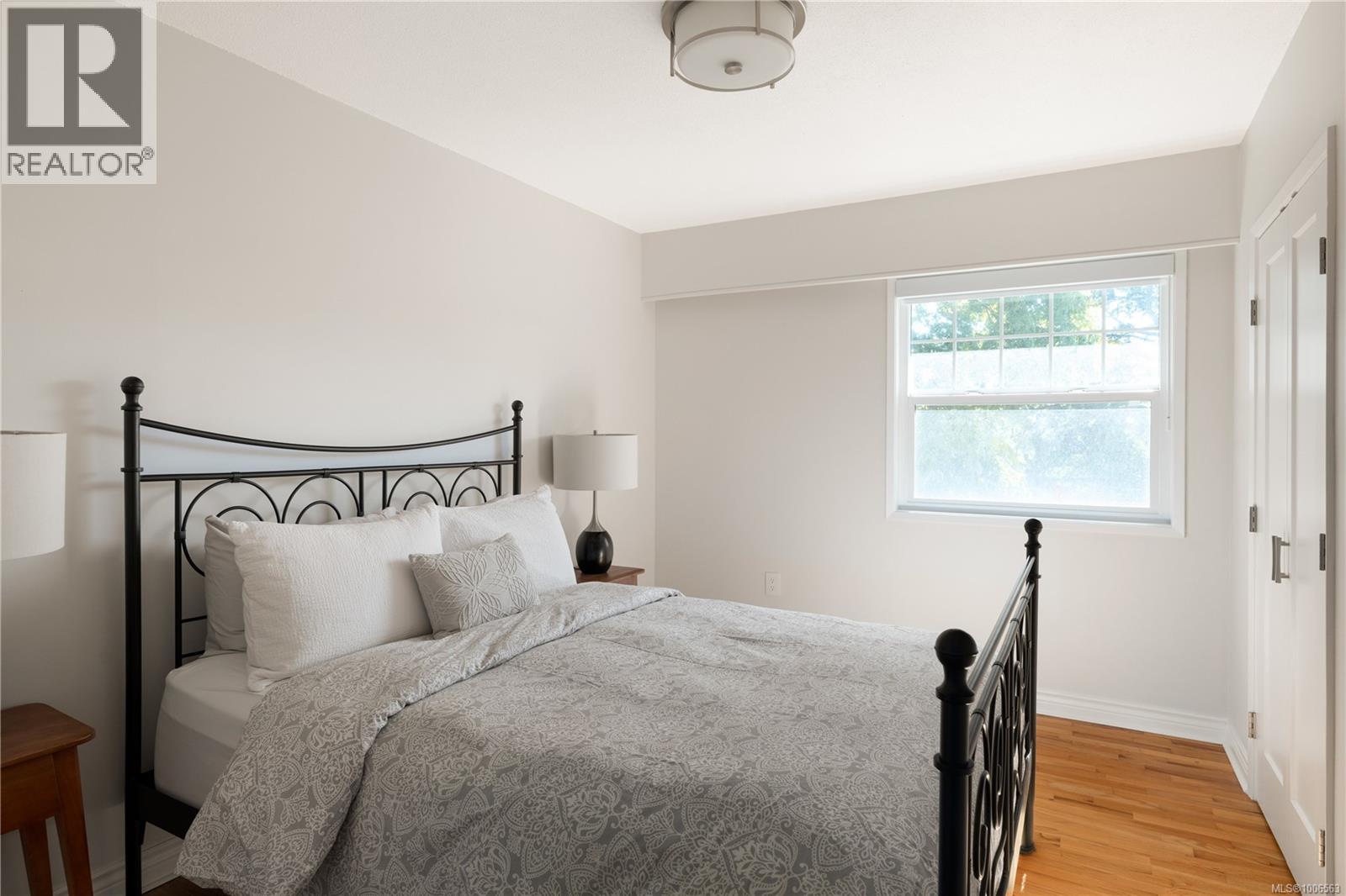 Single Family House for Sale in  Richmond Ave Victoria 