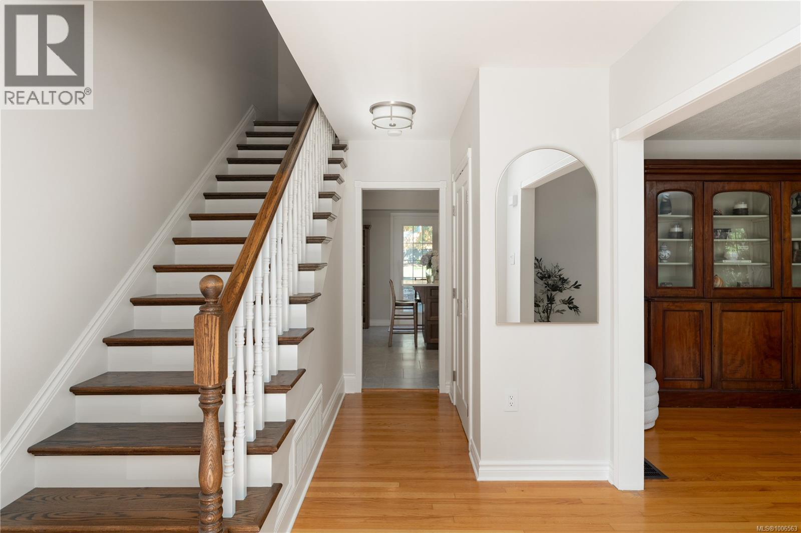 Single Family House for Sale in  Richmond Ave Victoria 
