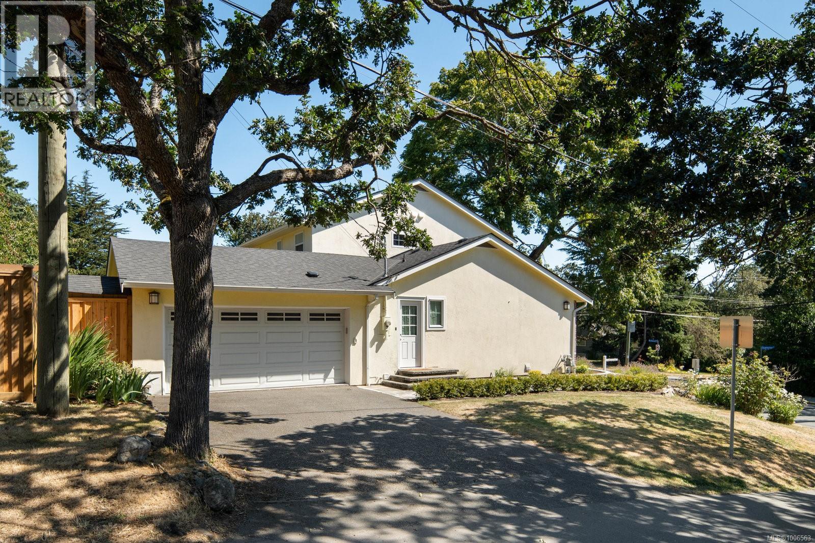 Single Family House for Sale in  Richmond Ave Victoria 