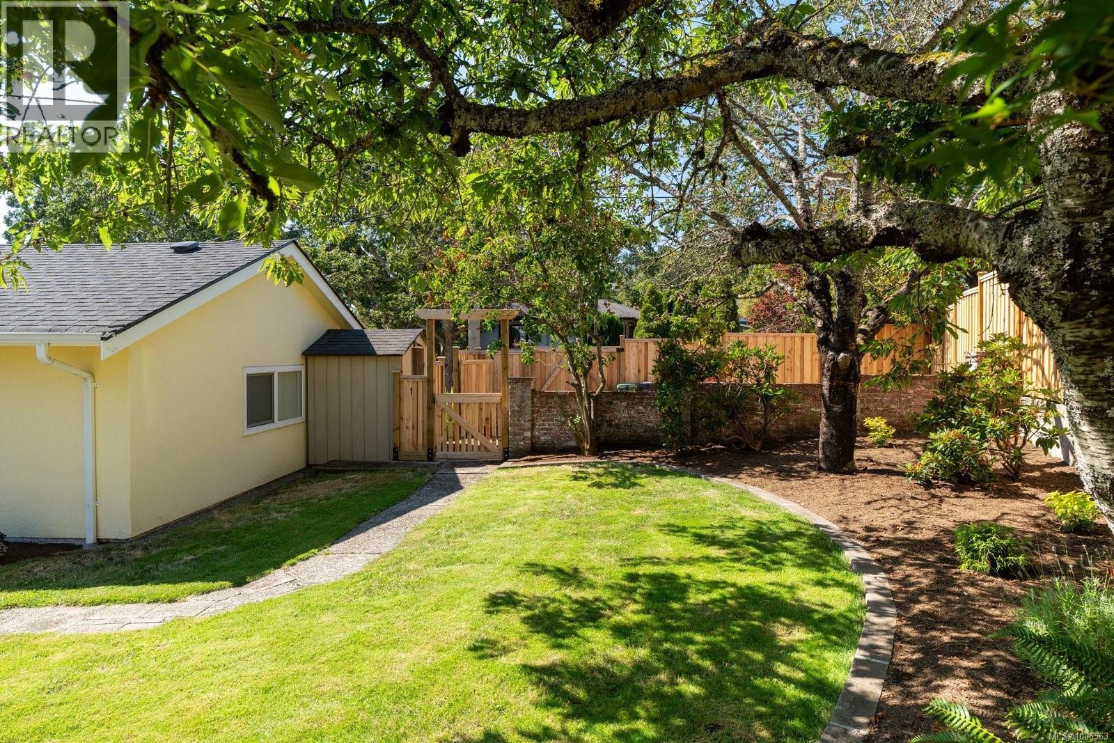 Single Family House for Sale in  Richmond Ave Victoria 