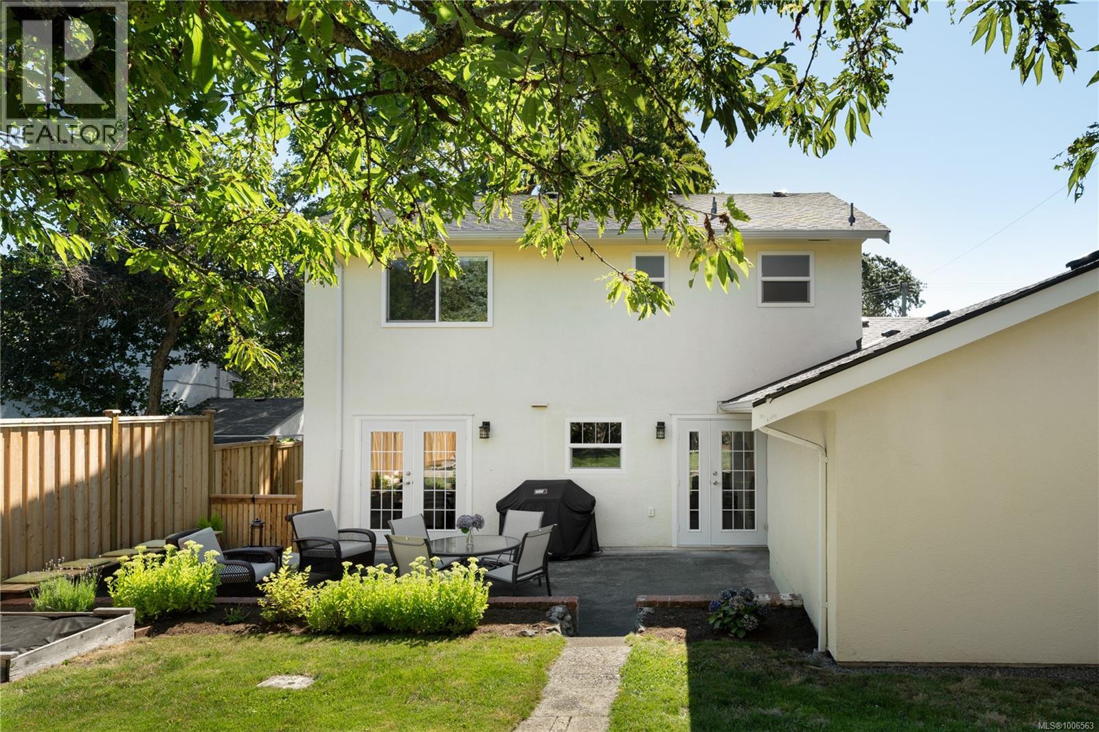 Single Family House for Sale in  Richmond Ave Victoria 