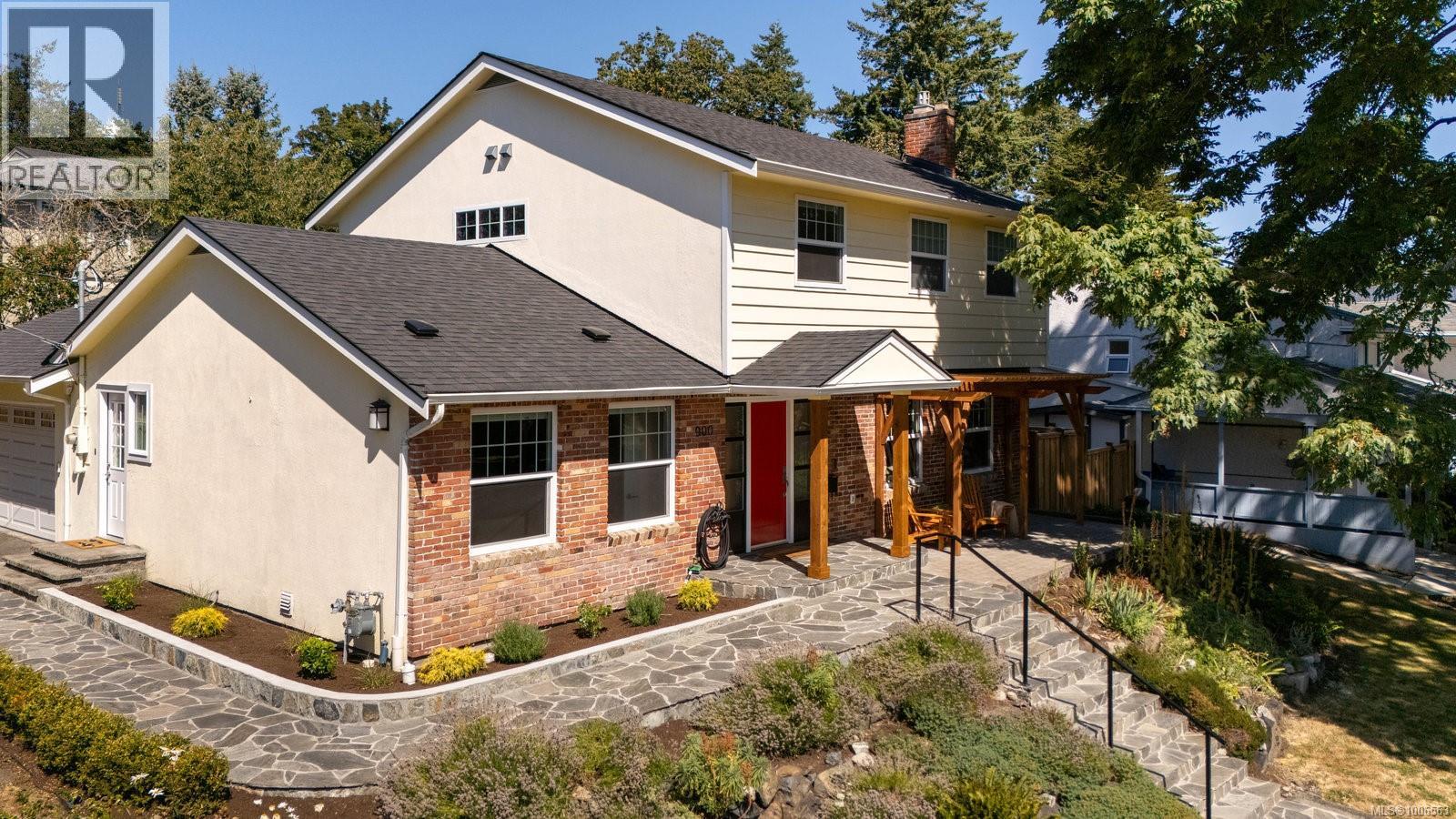 Single Family House for Sale in  Richmond Ave Victoria 