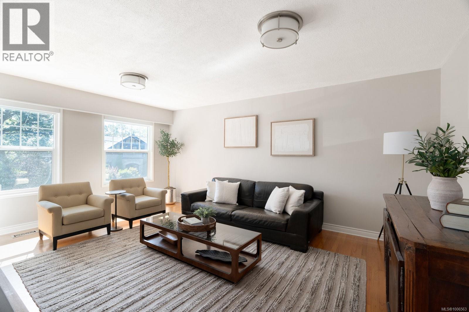 Single Family House for Sale in  Richmond Ave Victoria 