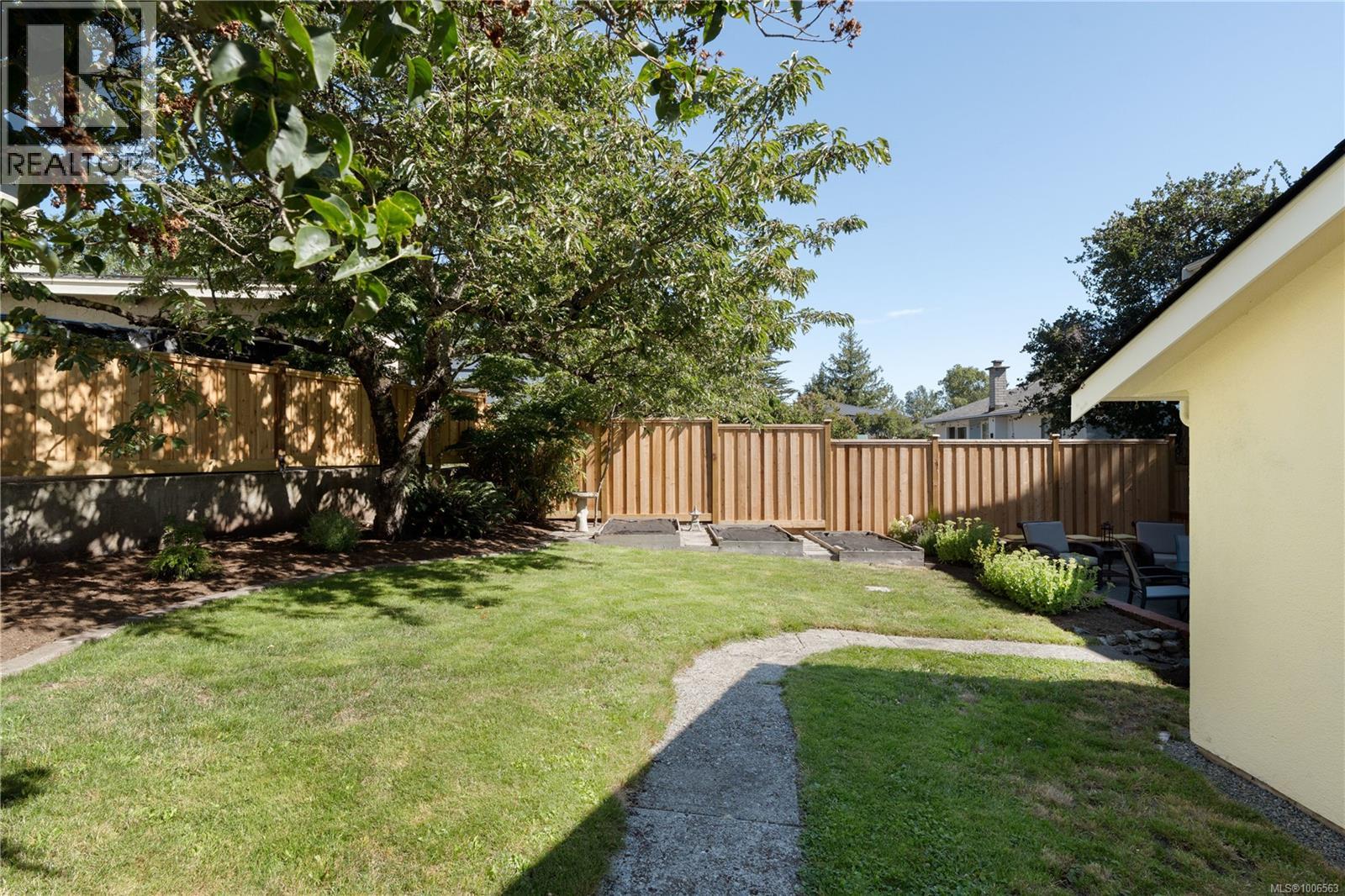 Single Family House for Sale in  Richmond Ave Victoria 