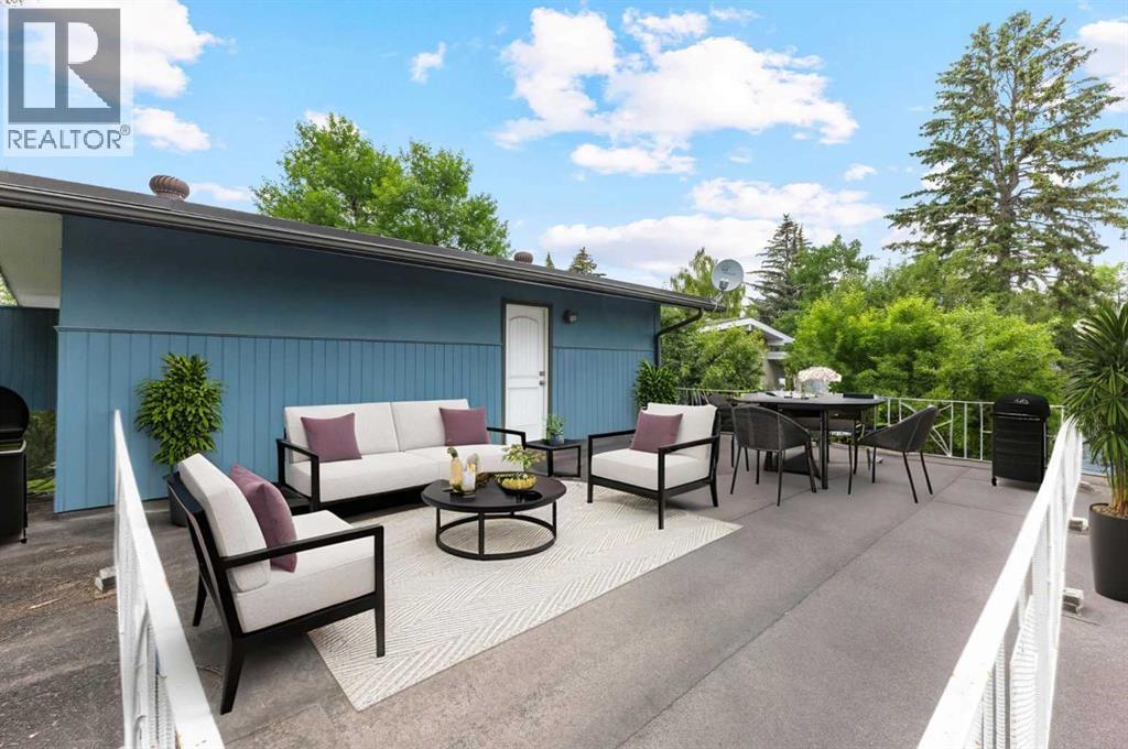 Single Family House 4 Level for Sale in  Gissing Drive SW Glamorgan Calgary 