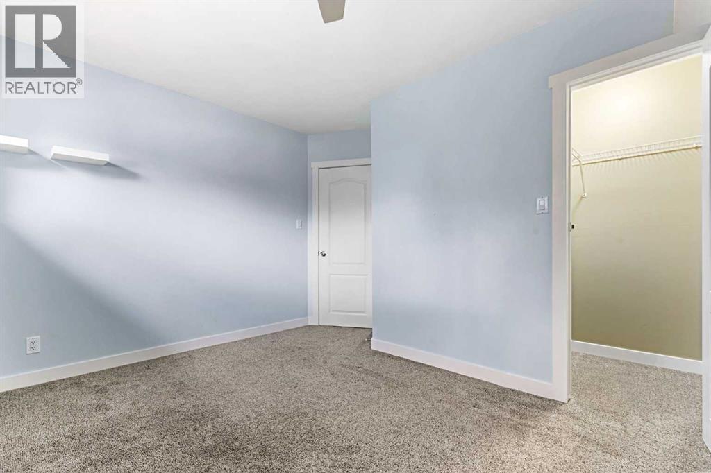Single Family House 4 Level for Sale in  Gissing Drive SW Glamorgan Calgary 