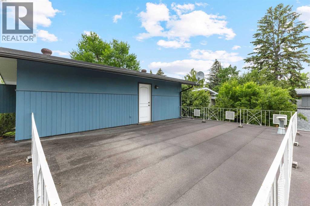Single Family House 4 Level for Sale in  Gissing Drive SW Glamorgan Calgary 