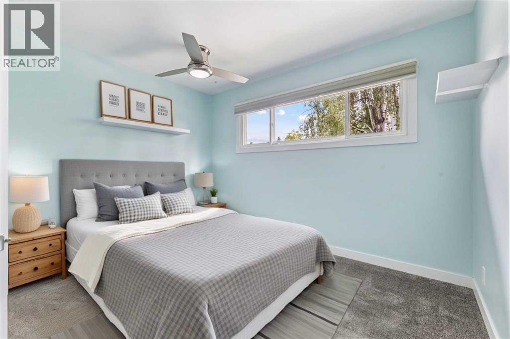 Single Family House 4 Level for Sale in  Gissing Drive SW Glamorgan Calgary 