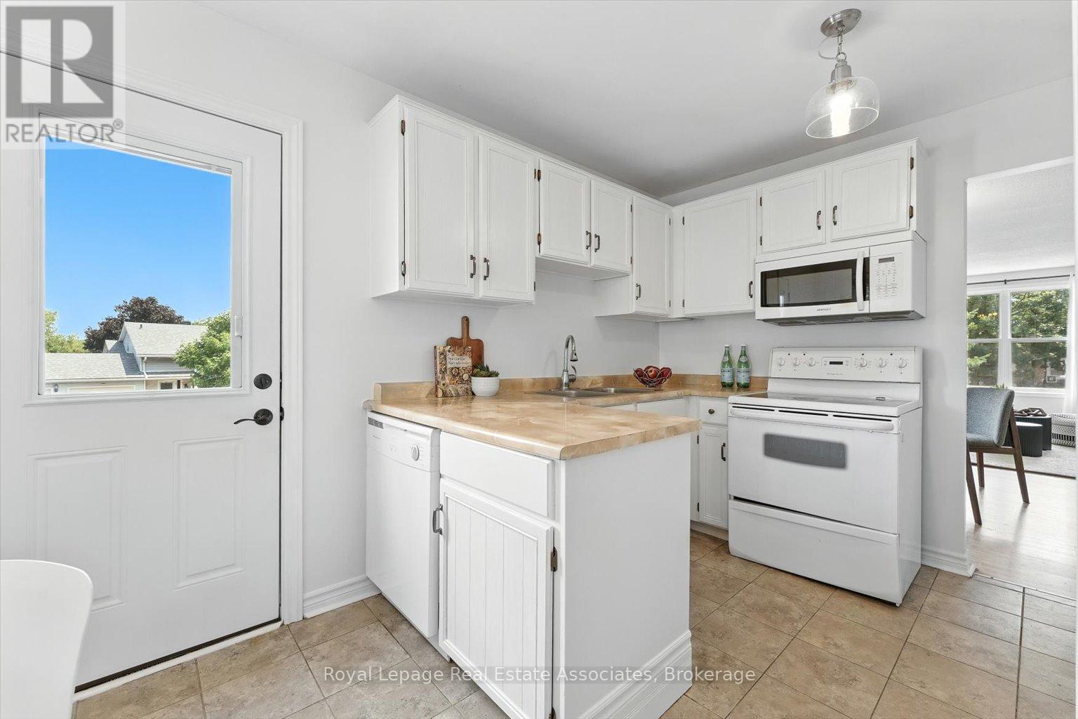 Photo 11 of 45 Quarry Drive, Orangeville ON